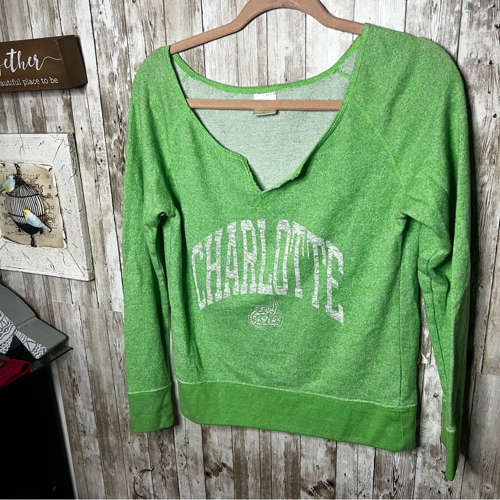 Green UNC Charlotte 49ers Raw Hem Long Sleeve Sweatshirt Small